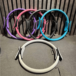 حلقه های ورزشی دارای دو دسته در دو طرف در رنگ طوسی و آبی و مشکی و صورتی و بنفش درارای روکش فومی